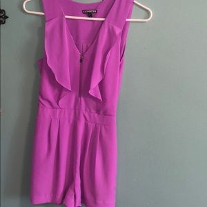 💕Express romper with zip up detail💕